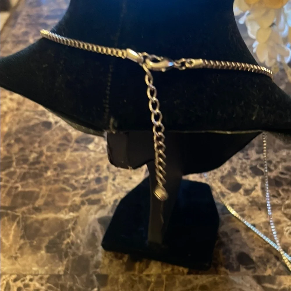 Elegant Gold Pendant Necklace